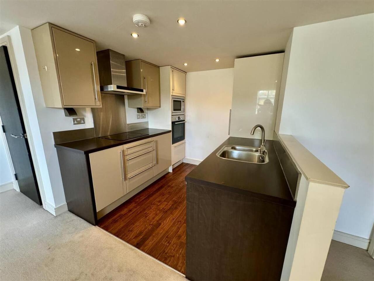 Lovely 1 Bedroom Apartment With Free Parking & Gym Kirkburton Exterior photo
